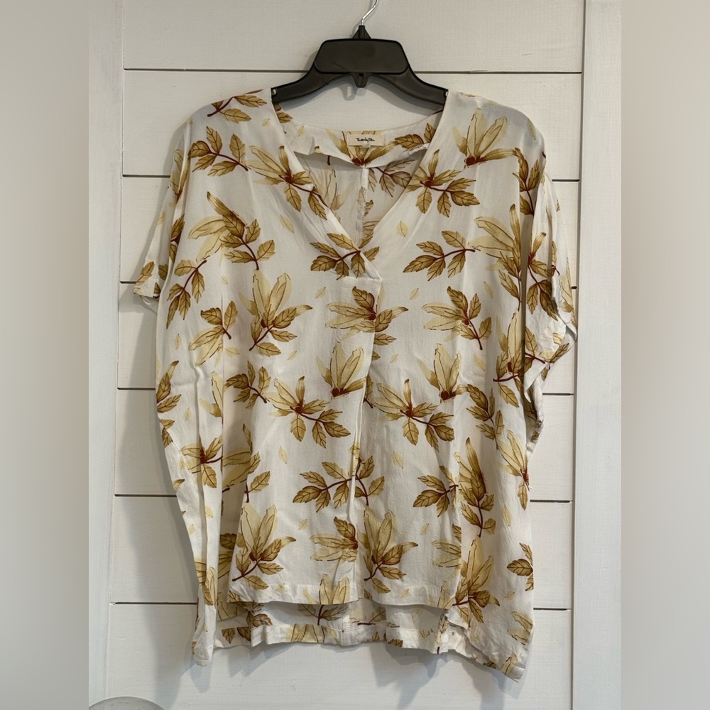 Beautiful Boutique Top 💛